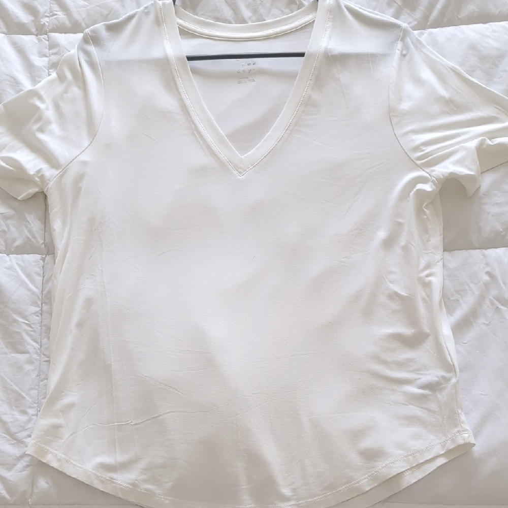Elegant White V-Neck Women's Top